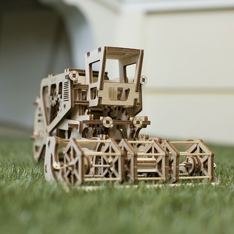 Механический 3D-пазл UGEARS Комбайн Превью 6